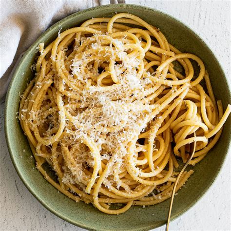 The Ultimate Guide to Authentic Bucatini Cacio e Pepe