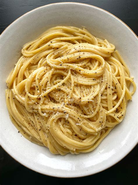 The Ultimate Guide to Mastering Cacio e Pepe Sauce: From History to Perfect Preparation
